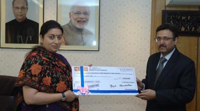 The Union Minister for HRD, Smt. Smriti Irani receiving the cheque from the Ed-CIL, in New Delhi on January 19, 2015