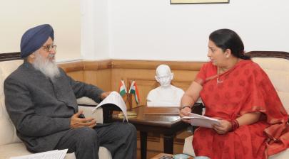 The CM of Punjab, Shri Prakash Singh Badal calling on the Union Minister for HRD,in New Delhi on February 12, 2015. 