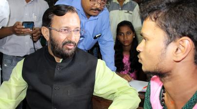 Hon'ble HRM interacting with the students of Goplakrishna Gokhale Night School,Dadar,on 09 July, 2016