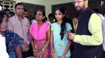 Hon'ble HRM interacting with the students of Goplakrishna Gokhale Night School,Dadar,on 09 July, 2016