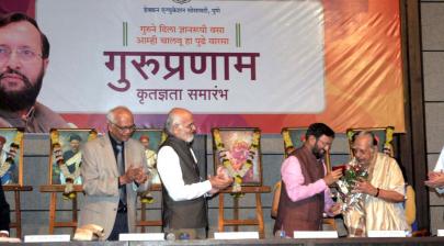 Hon'ble HRM honouring eminent Author and Academic Prof. D.M. Mirasdar,at 'Guru Pranaam' function