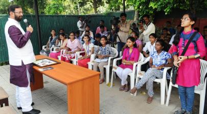 HRM interacts with the students, predominantly Tribals from Nandurbar, Dhule and Jalgaon districts of Maharashtra